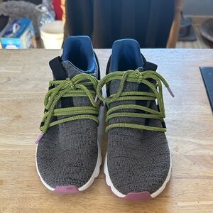 Sorel women ' Gray and Black Sneakers with Green Accents